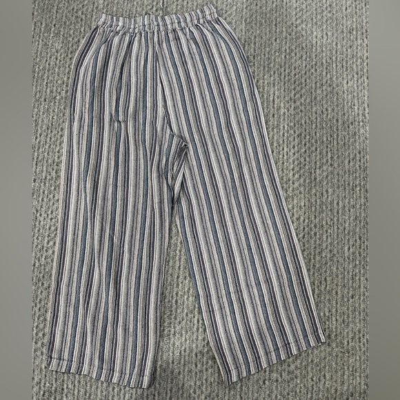 Lulu’s Vertical Striped Capris With Drawstring, EUC! - Picture 2 of 5
